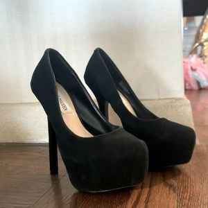 Steve Madden Black Platform Pumps